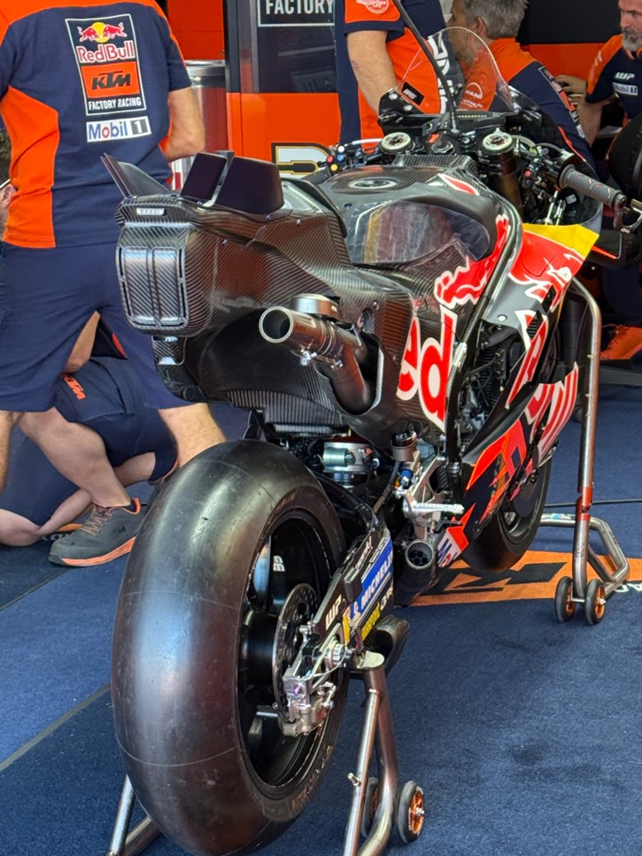 H KTM έχει νέα αεροδυναμική πίσω